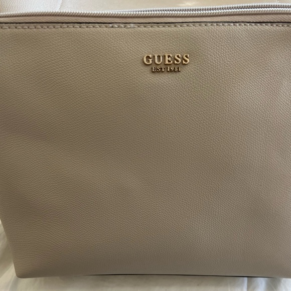 GUESS SET - Picture 5 of 15